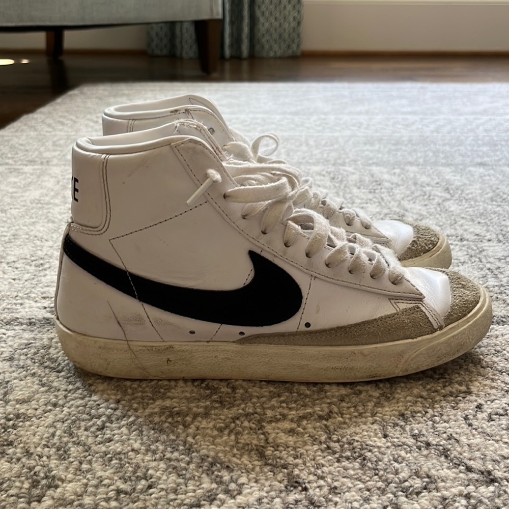 SUPER CUTE NIKE SHOES HIGHTOP